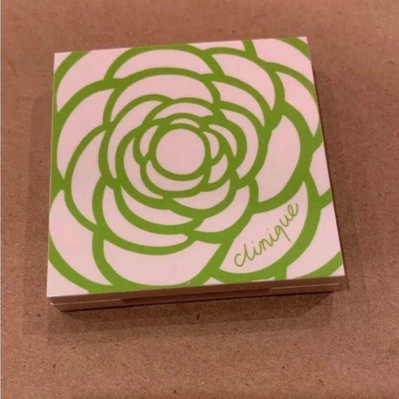 Clinique Blushing Blush Powder brand new 0.11oz./3.1g ~iced lotus~ New w/o box - Picture 2 of 2